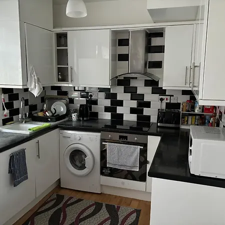 Spacious 2 Bedroom House With Garden London Exterior photo