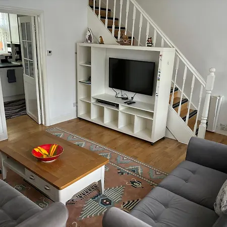 Spacious 2 Bedroom House With Garden London Exterior photo