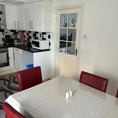 Spacious 2 Bedroom House With Garden London Exterior photo