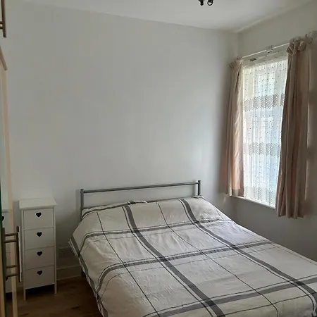 Spacious 2 Bedroom House With Garden London Exterior photo