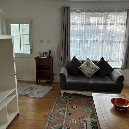 Spacious 2 Bedroom House With Garden London Exterior photo