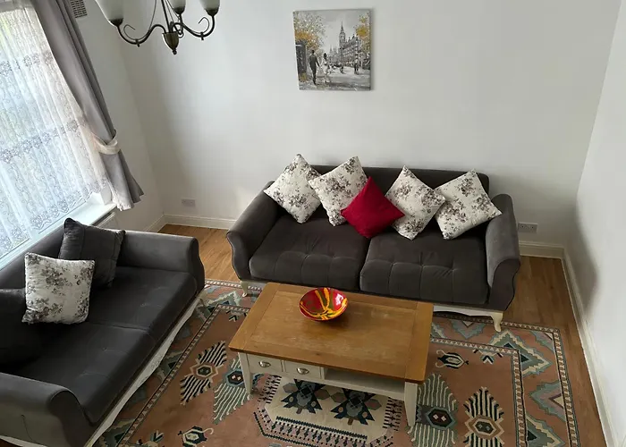 Spacious 2 Bedroom House With Garden
